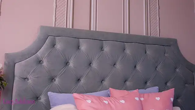 LucyAddison online show from November 12, 2025, 4:35 am