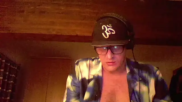 Bigthroaterboy online show from January 2, 2025, 7:07 pm