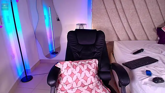 LeahPrada  online show from January 2, 2025, 11:16 pm