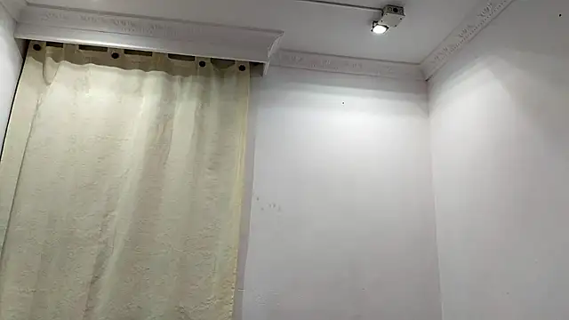 Snapshot of Molly_ADY chatting on December 4, 2024, 9:18 am Molly ADY online show from December 4, 2024, 9:18 am