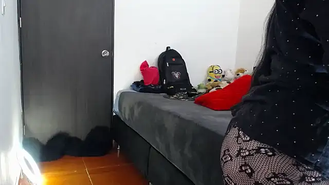 lili peach online show from April 17, 2026, 7:39 pm