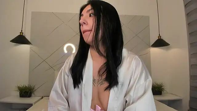 ANTONELLA  ROUSE  online show from February 6, 2026, 8:40 am