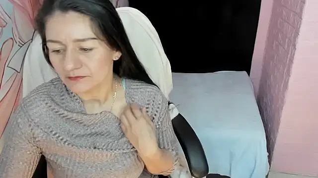 AllysonMilf69 online show from October 5, 2025, 3:10 pm