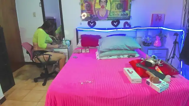 karenmilf 4 online show from December 11, 2024, 3:02 am