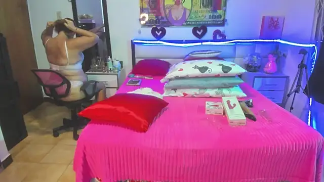 karenmilf 4 online show from December 12, 2024, 2:59 am