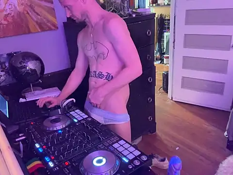 trash4cash online show from November 24, 2025, 6:07 pm