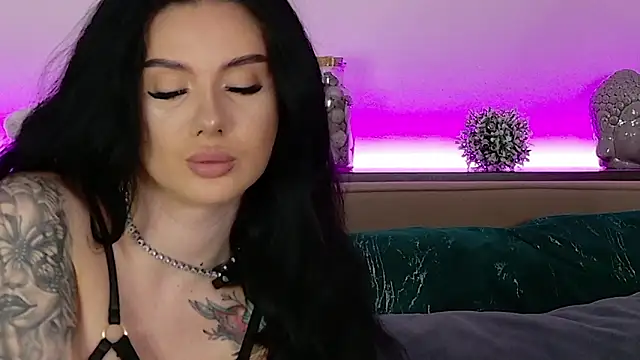 Snapshot of CarolinePrescott chatting on February 8, 2026, 5:33 am CarolinePrescott online show from February 8, 2026, 5:33 am