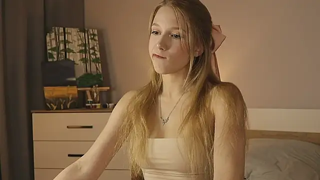 AliceLebel online show from November 28, 2025, 3:36 pm