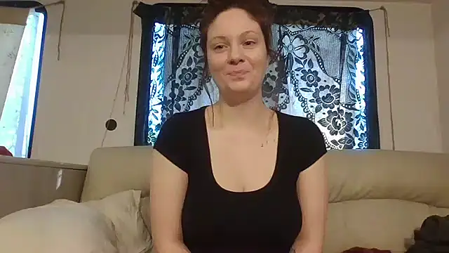 Snapshot of emerieskye20 chatting on January 13, 2025, 9:31 pm emerieskye20 online show from January 13, 2025, 9:31 pm