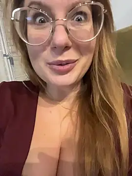 Snapshot of Vanilladreams chatting on December 14, 2025, 11:53 pm Vanilladreams online show from December 14, 2025, 11:53 pm