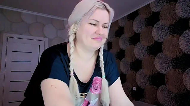 Snapshot of natusik chatting on March 18, 2025, 2:36 am natusik online show from March 18, 2025, 2:36 am