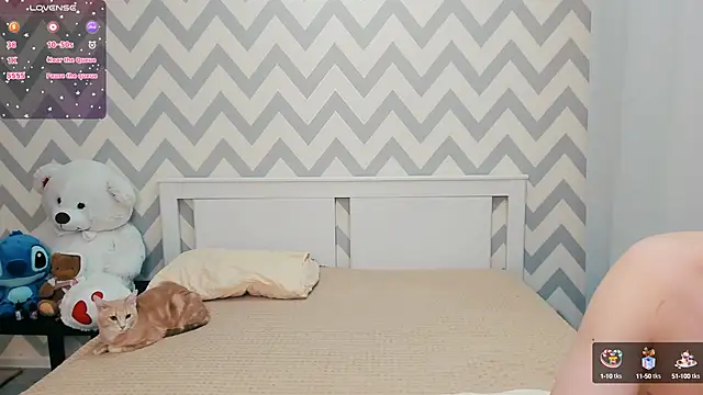 Snapshot of shaameless chatting on December 18, 2024, 10:35 pm shaameless online show from December 18, 2024, 10:35 pm