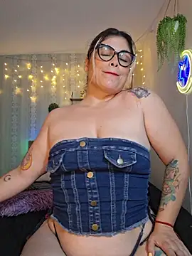 Juliietha servas online show from June 11, 2026, 12:32 am