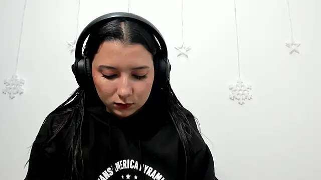 cami-01 online show from December 22, 2025, 1:30 pm