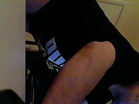 Snapshot of oopsxx chatting on February 27, 2025, 10:31 pm oopsxx online show from February 27, 2025, 10:31 pm