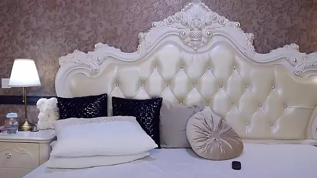 OliveWilson online show from February 6, 2025, 1:32 pm