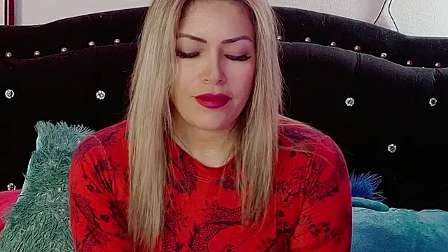 Natalia Montoya online show from December 5, 2025, 6:15 pm