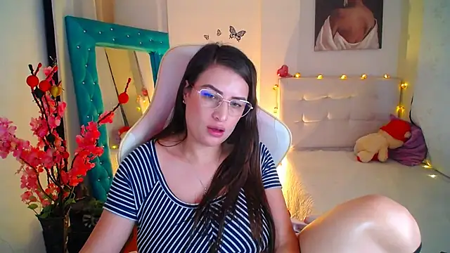 esmeraldaa230 online show from February 16, 2025, 11:05 pm