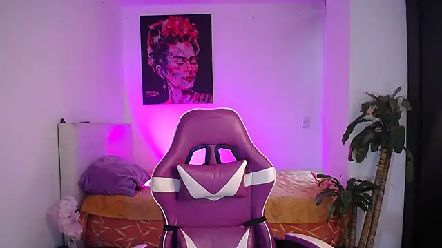 esmeraldaa230 online show from January 10, 2026, 7:37 pm