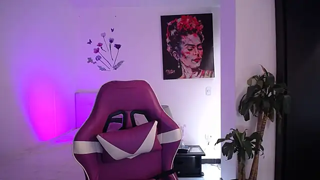 esmeraldaa230 online show from March 15, 2026, 6:58 pm