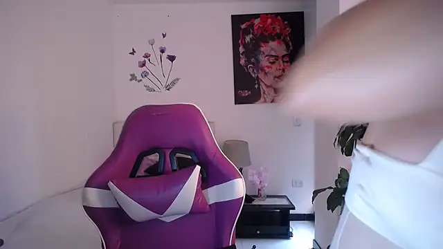 esmeraldaa230 online show from March 30, 2026, 9:05 pm