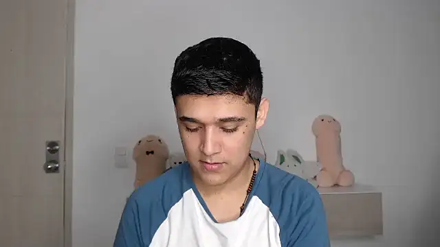 kaiine190 online show from November 26, 2025, 7:09 am