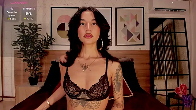 LunaRuso online show from October 29, 2025, 8:10 pm