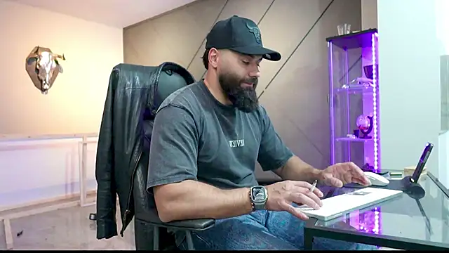 mattmasterss online show from March 22, 2025, 8:15 pm