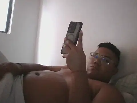 juniorxxx14 online show from April 23, 2026, 7:38 pm