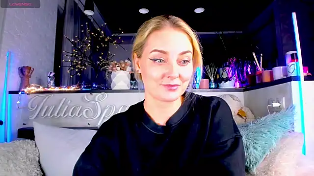  JuliaSpace  online show from December 18, 2024, 10:13 pm