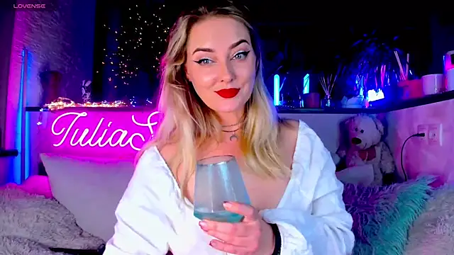  JuliaSpace  online show from December 29, 2024, 7:00 pm