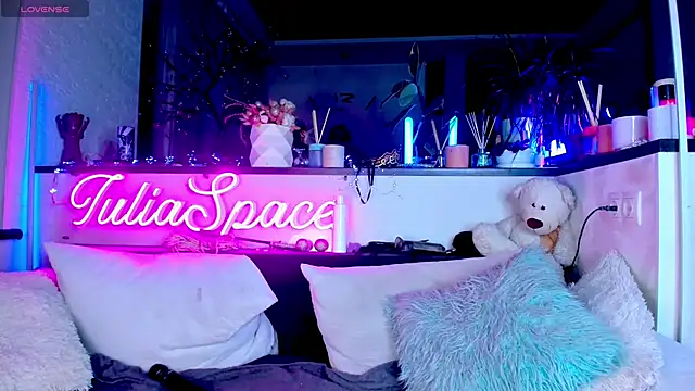  JuliaSpace  online show from January 1, 2025, 4:07 pm