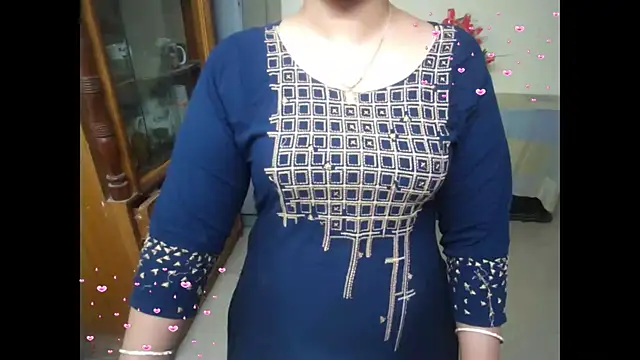 Arushisingh8888 online show from September 17, 2025, 2:19 pm