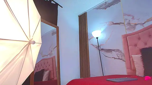 Ema Jonees online show from November 8, 2025, 11:32 am