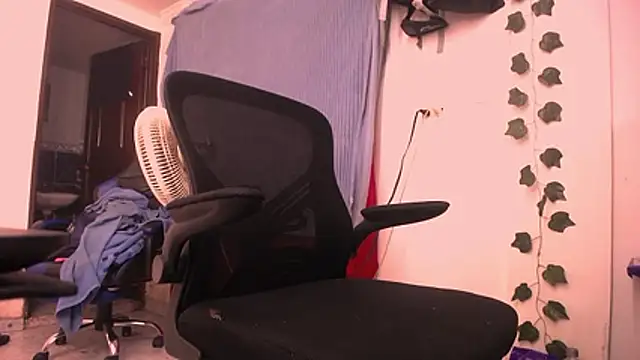 latinhot9631 online show from April 9, 2026, 2:00 am