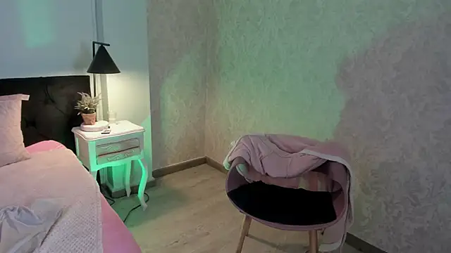 EvaaStevens online show from October 1, 2025, 12:22 pm