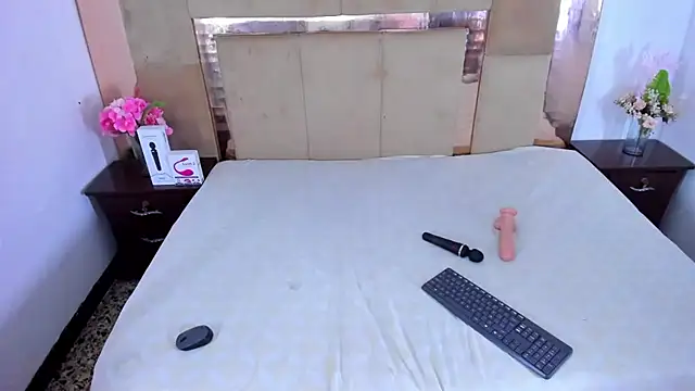 LizBrook online show from March 14, 2025, 7:23 pm