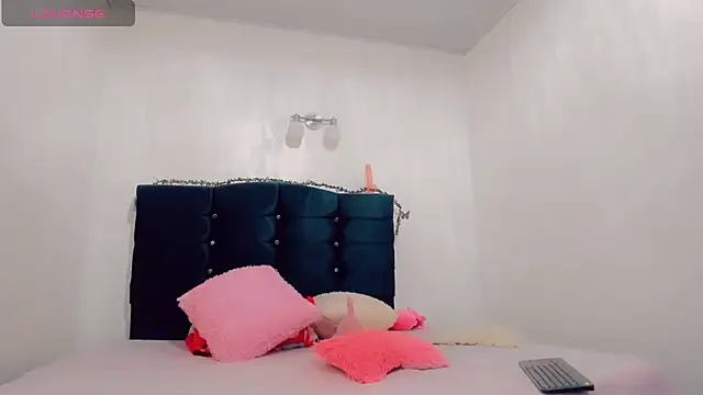 Rubi 30 online show from February 24, 2025, 9:20 pm