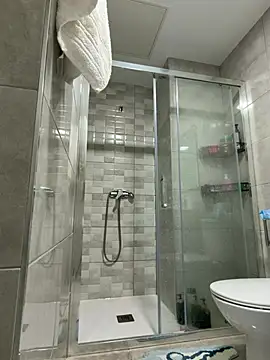 streetdoll online show from April 13, 2026, 6:52 am