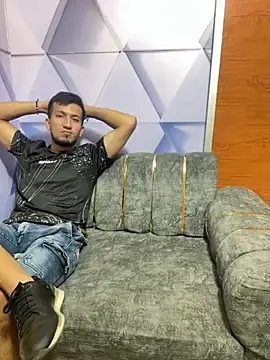 royalgirls x online show from February 18, 2025, 1:21 am