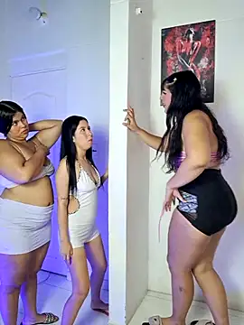 Snapshot of royalgirls_x chatting on February 13, 2026, 10:17 pm royalgirls x online show from February 13, 2026, 10:17 pm