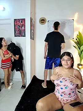 Snapshot of royalgirls_x chatting on February 27, 2026, 2:00 am royalgirls x online show from February 27, 2026, 2:00 am