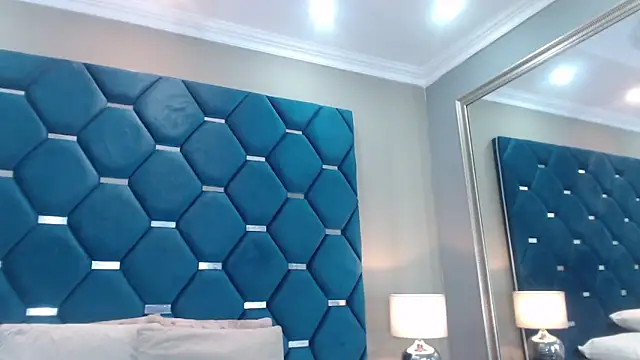 ThaniaJones online show from April 6, 2026, 11:55 am