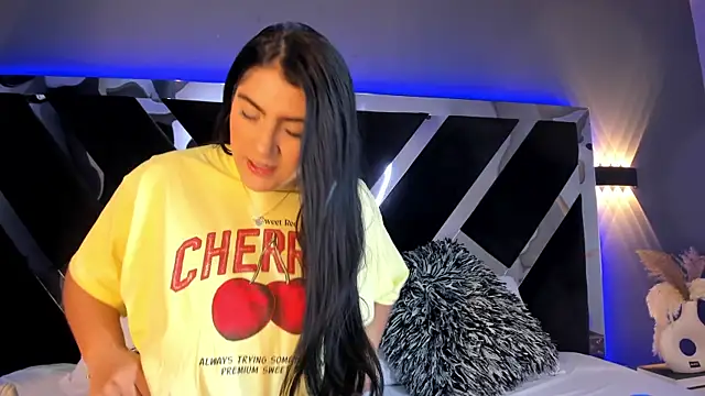 PaulinaDuarte online show from February 6, 2025, 11:21 am