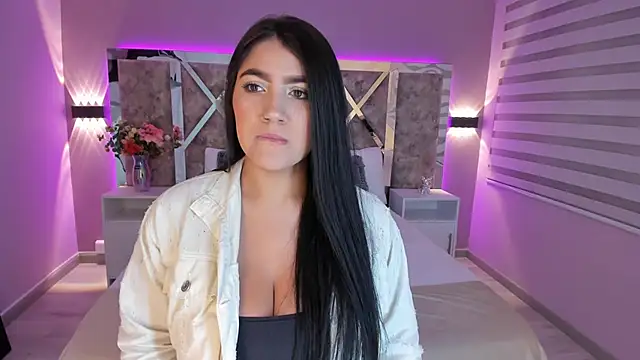 PaulinaDuarte online show from March 20, 2025, 11:38 am