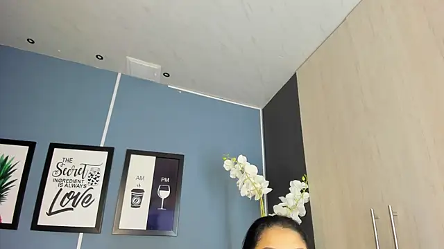 PaulinaDuarte online show from January 7, 2026, 11:56 am