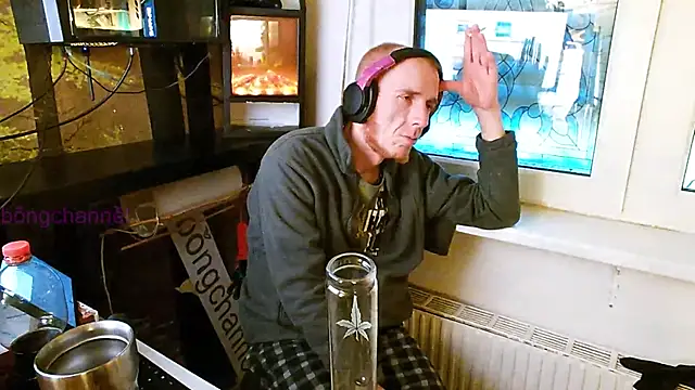 Snapshot of BongChannel chatting on December 31, 2024, 7:53 am BongChannel online show from December 31, 2024, 7:53 am