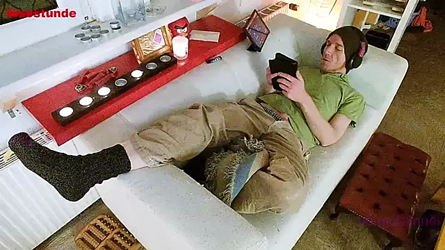 Snapshot of BongChannel chatting on January 1, 2025, 7:10 pm BongChannel online show from January 1, 2025, 7:10 pm