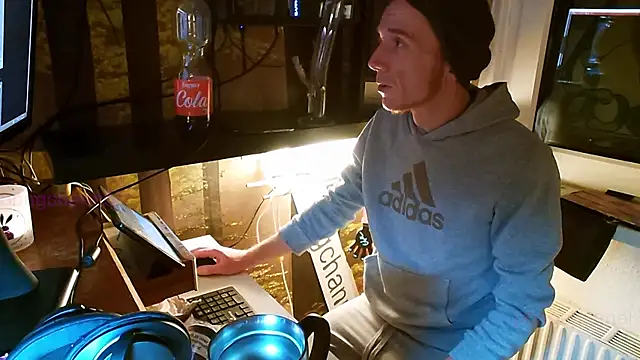 Snapshot of BongChannel chatting on January 2, 2025, 5:46 am BongChannel online show from January 2, 2025, 5:46 am