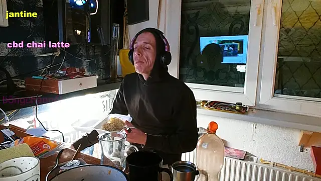 Snapshot of BongChannel chatting on March 7, 2025, 9:48 pm BongChannel online show from March 7, 2025, 9:48 pm